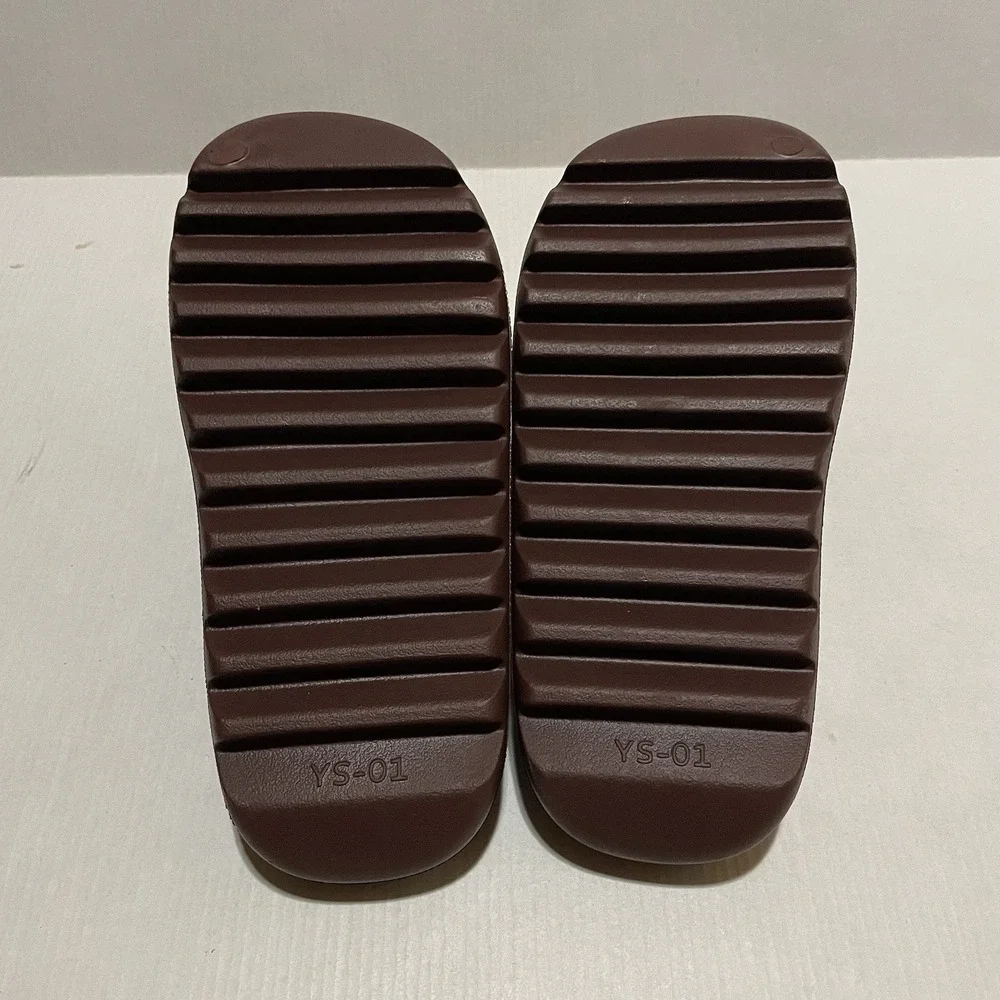 YS-01 Fudge Size 9 Slides Brand New W/ Dust Bag